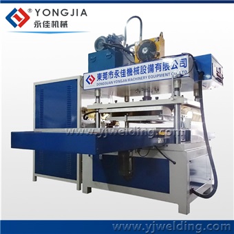 Picture of inflatable water trampolines making machine